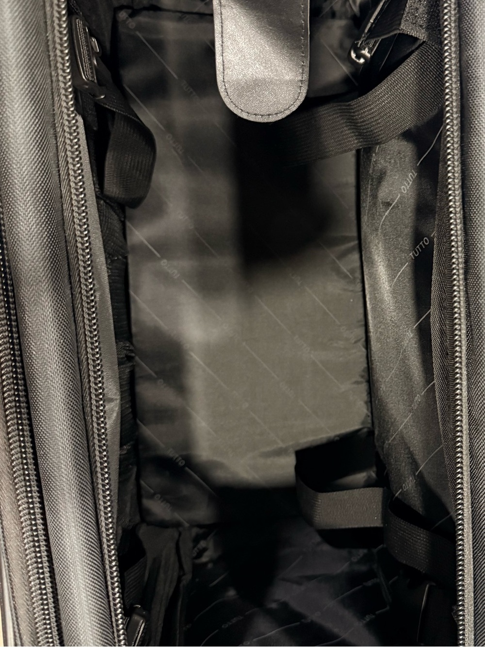 Tutto brand, sewing machine travel case. Never used retails 399 carry on size - Picture 10 of 16
